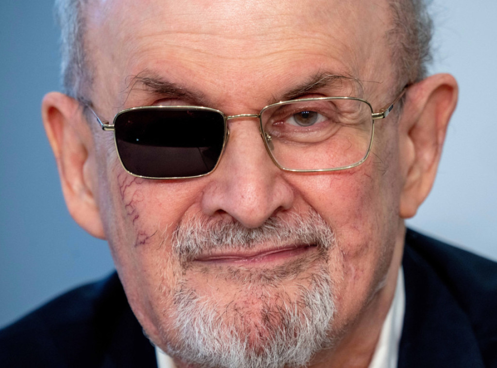 Salman Ruždi zadovoljan što je napadač na njega dobio maksimalnu zatvorsku kaznu