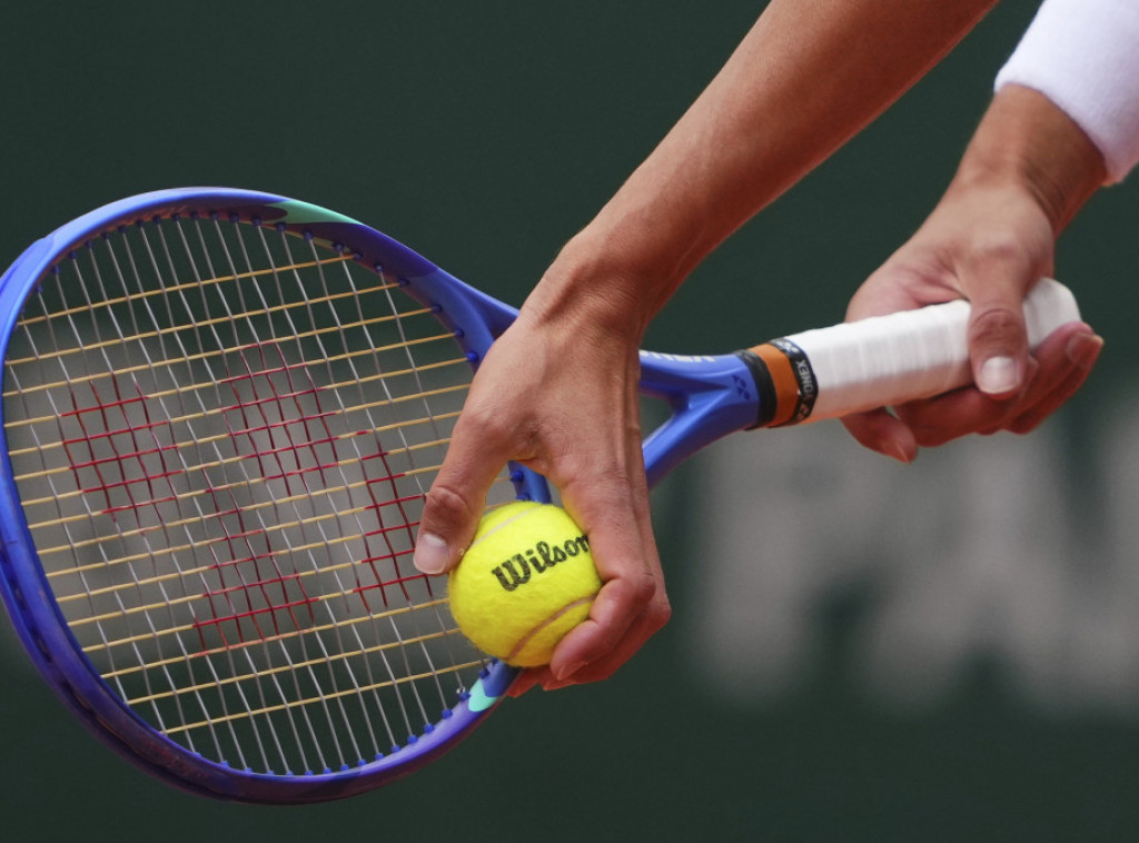 Švjontek i Ribakina u drugom kolu Rolan Garosa, Navaro eliminisana