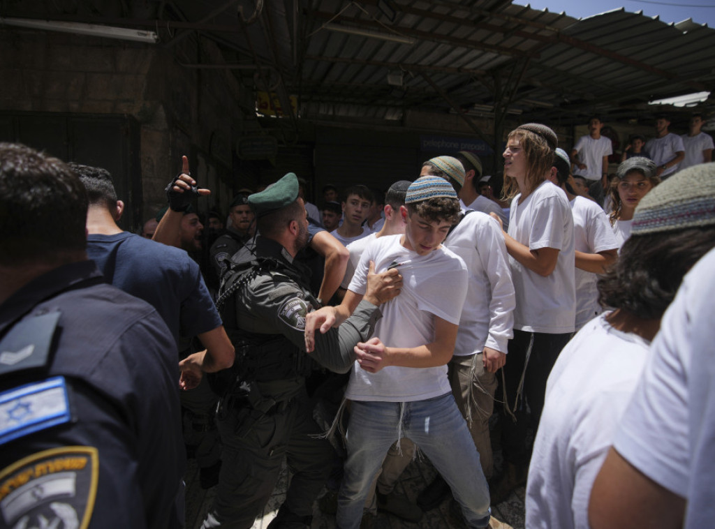 Mladi Jevreji tokom marša u Istočnom Jerusalimu uzvikivali "Smrt Arapima"