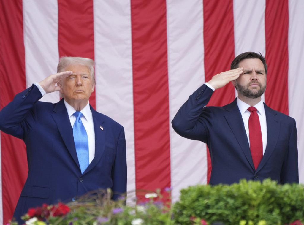 Tramp odao poštu poginulim pripadnicima američkih snaga na Dan sećanja