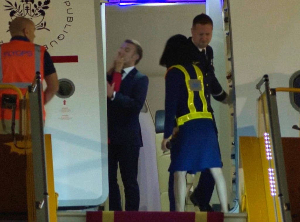 Makron negirao da ga je supruga udarila: Šalili smo se, kao što često radimo