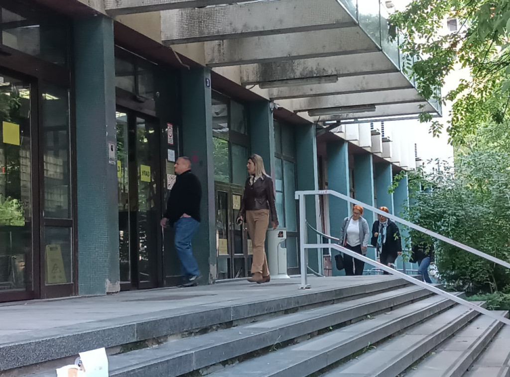Studenti u blokadi i dalje blokiraju zgradu suda u Novom Sadu