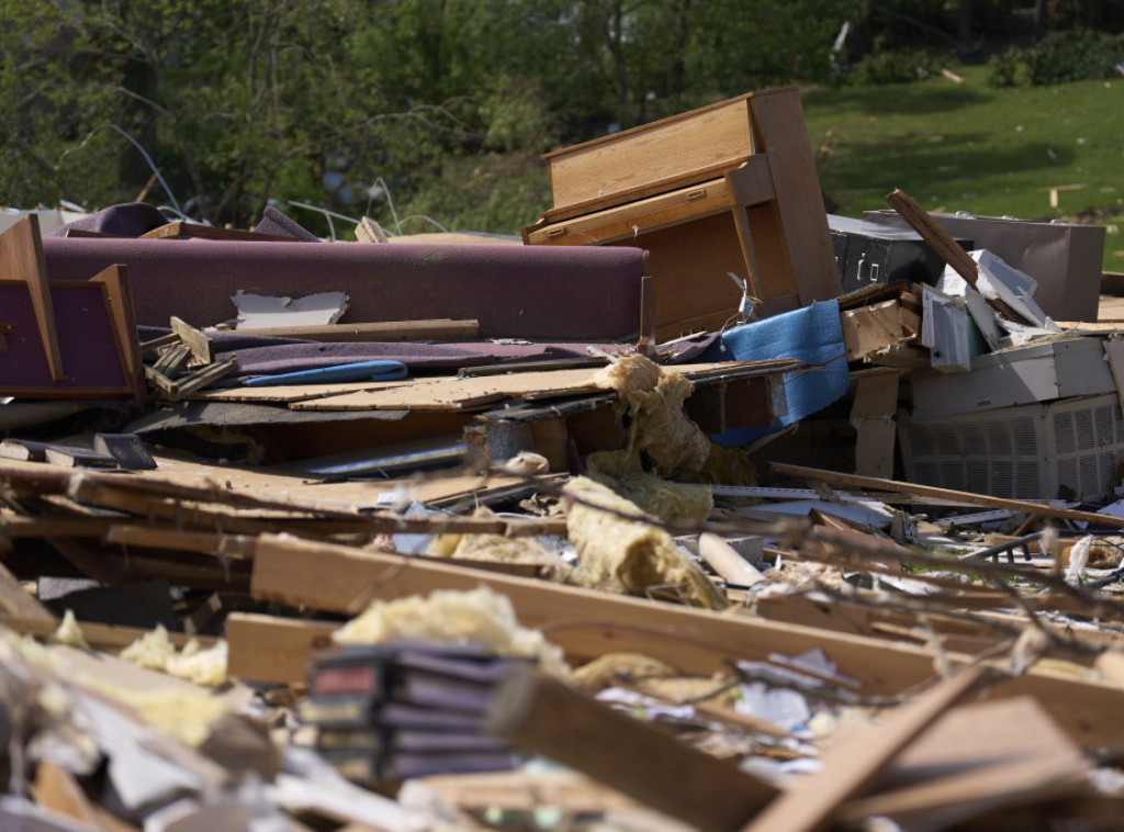Zbog oluje više od 160.000 ljudi u oblasti Hjustona ostalo bez struje