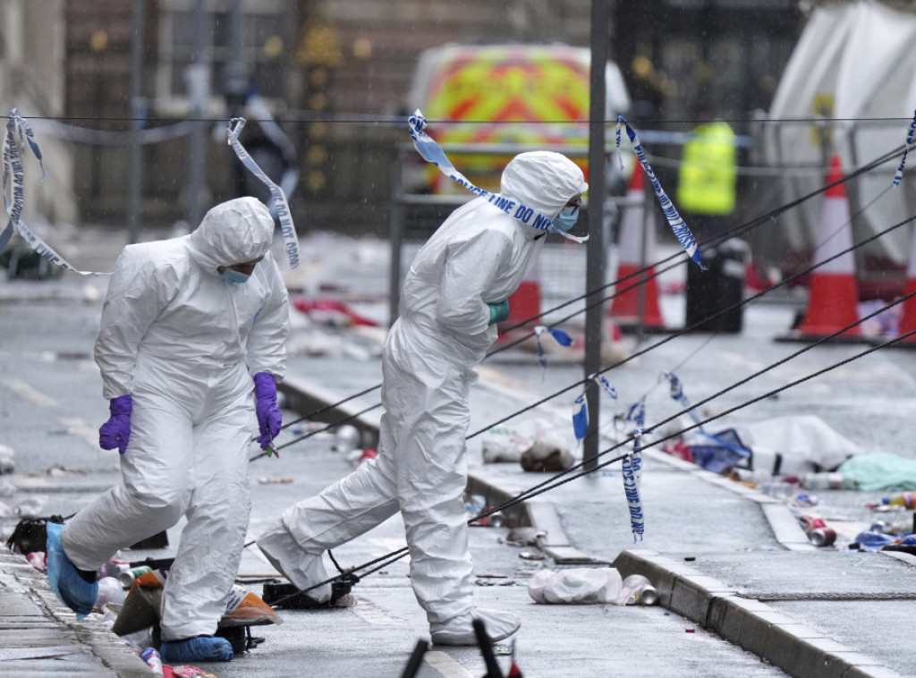 Policija dobila još vremena da ispita čoveka koji je uleteo autom u navijače Liverpul