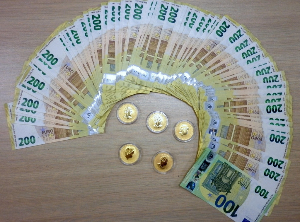 Na graničnom prelazu Batrovci otkriveno zlato i devize u vrednosti od oko 55.000 evra