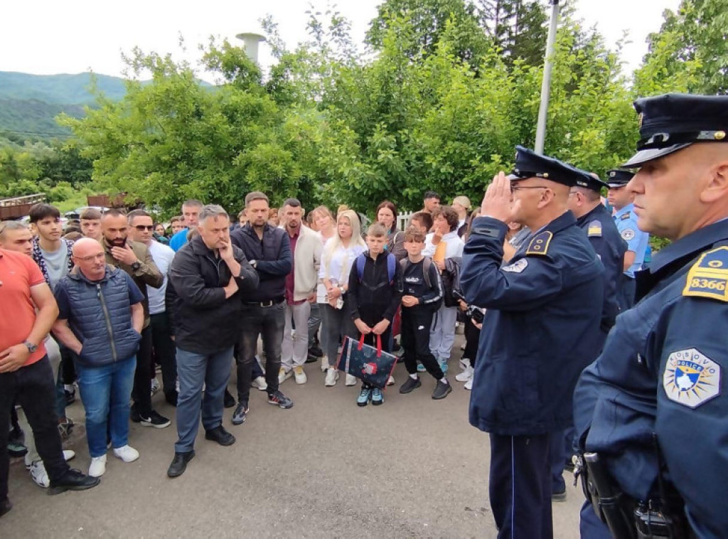 U Leposaviću protest građana zbog zauzimanja sportske hale