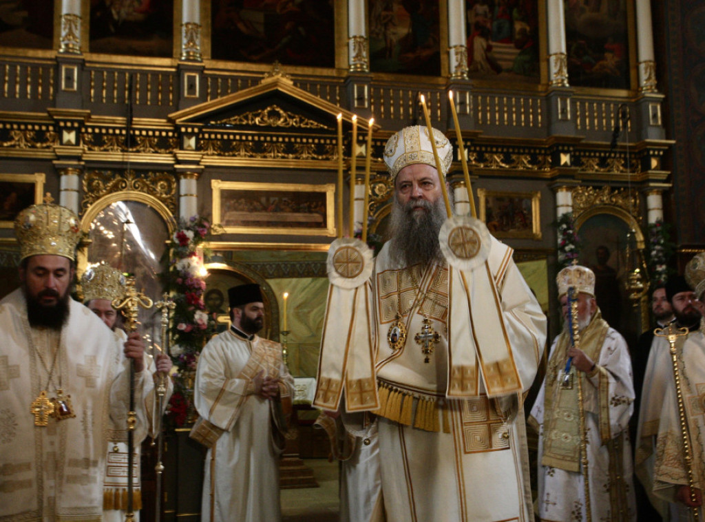 Patrijarh služi liturgiju u Vaznesenjskoj crkvi, vernici celivaju mošti Svetog Save