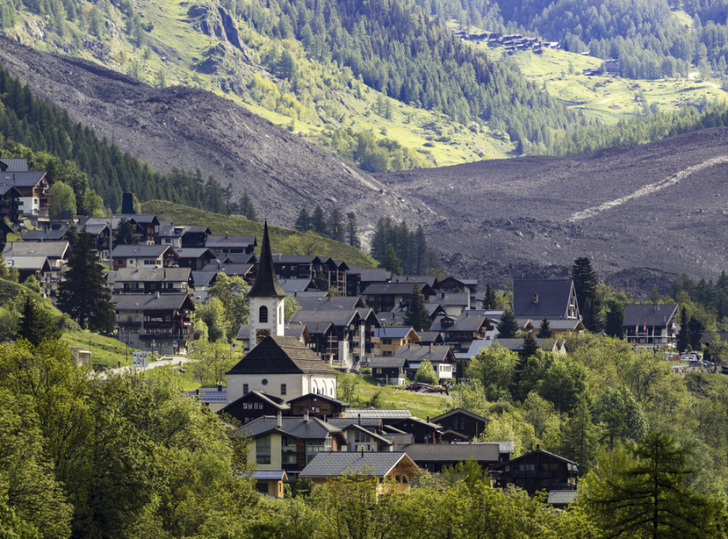 Vojska traga za nestalim muškarcem nakon urušavanja glečera u Švajcarskoj