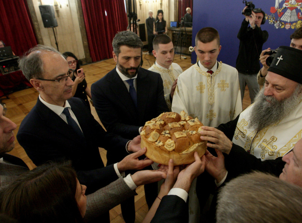 Lomljenjem kolača u Starom dvoru proslavljena gradska slava Spasovdan
