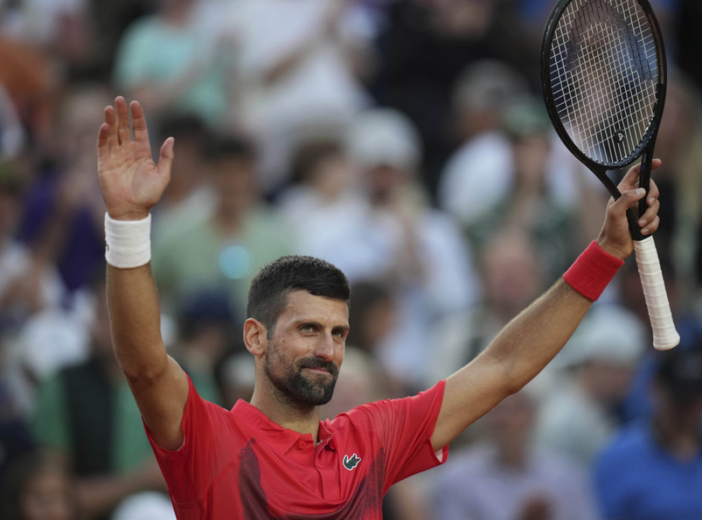 Djokovic beats Moutet to advance to Roland Garros third round