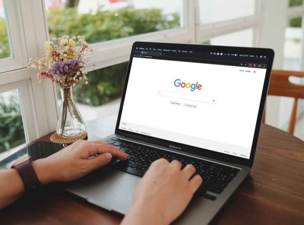 Gugl uvodi nove AI funkcije za lakše kupovine i planiranje letovanja