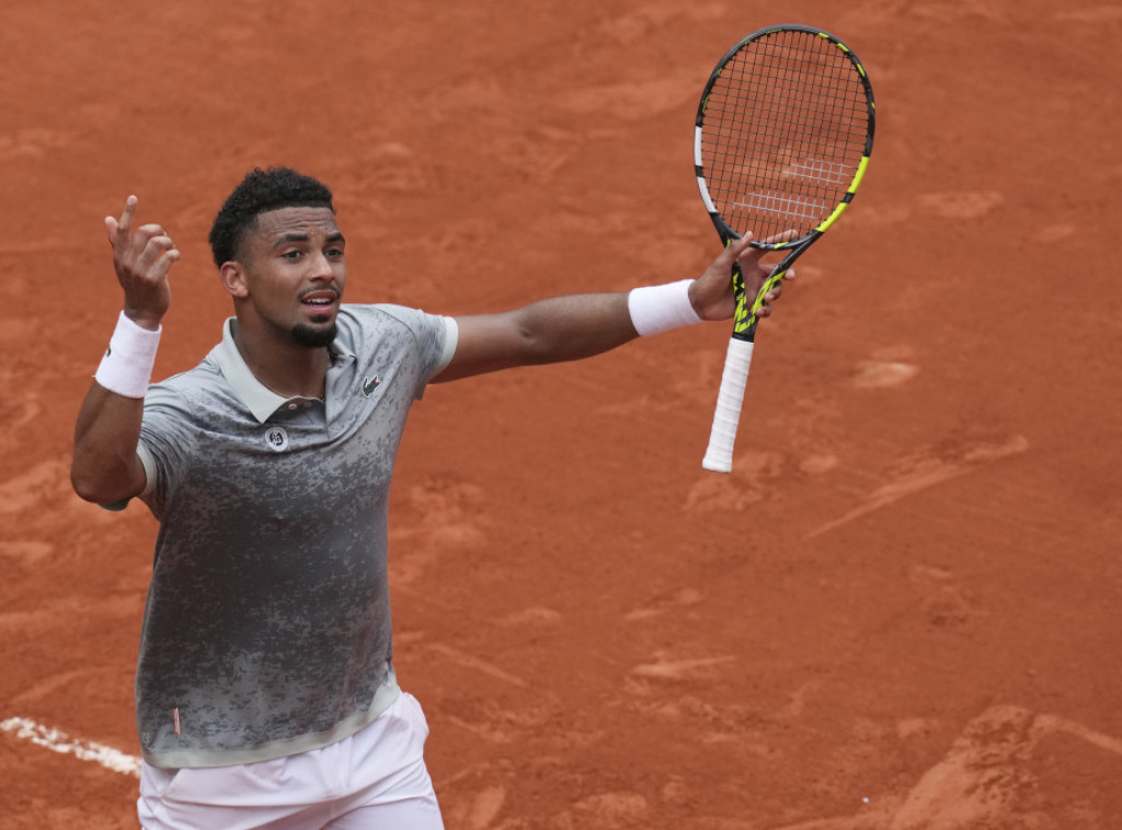 Francuski teniser Artur Fis se povukao sa Rolan Garosa zbog povrede