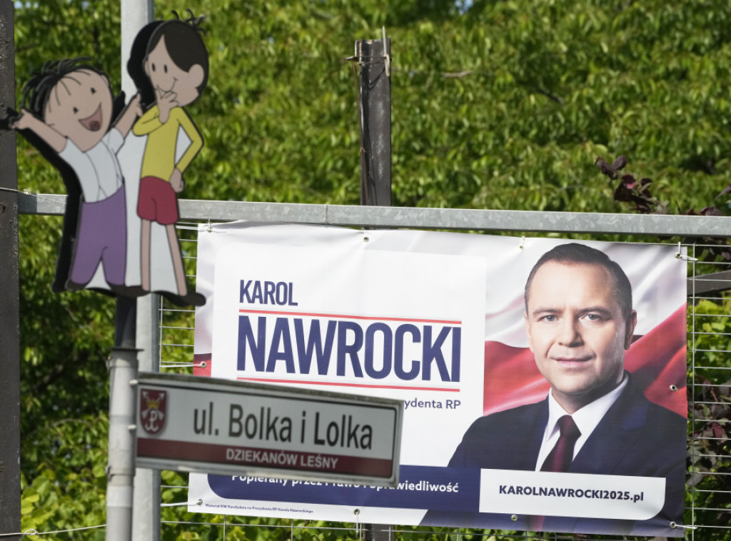 Poljaci sutra biraju predsednika, Tšaskovski tesno vodi ispred Navrockog