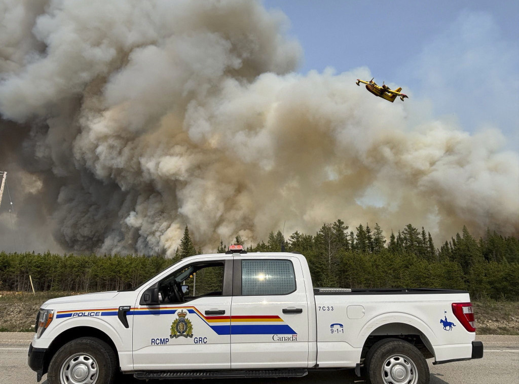 Oko 17.000 ljudi evakuisano je iz kanadske provincije Manitoba zbog požara