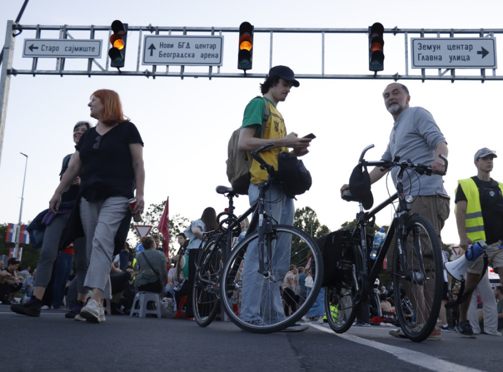 Studenti u blokadi blokiraju Gazelu i Brankov most, gužve u saobraćaju