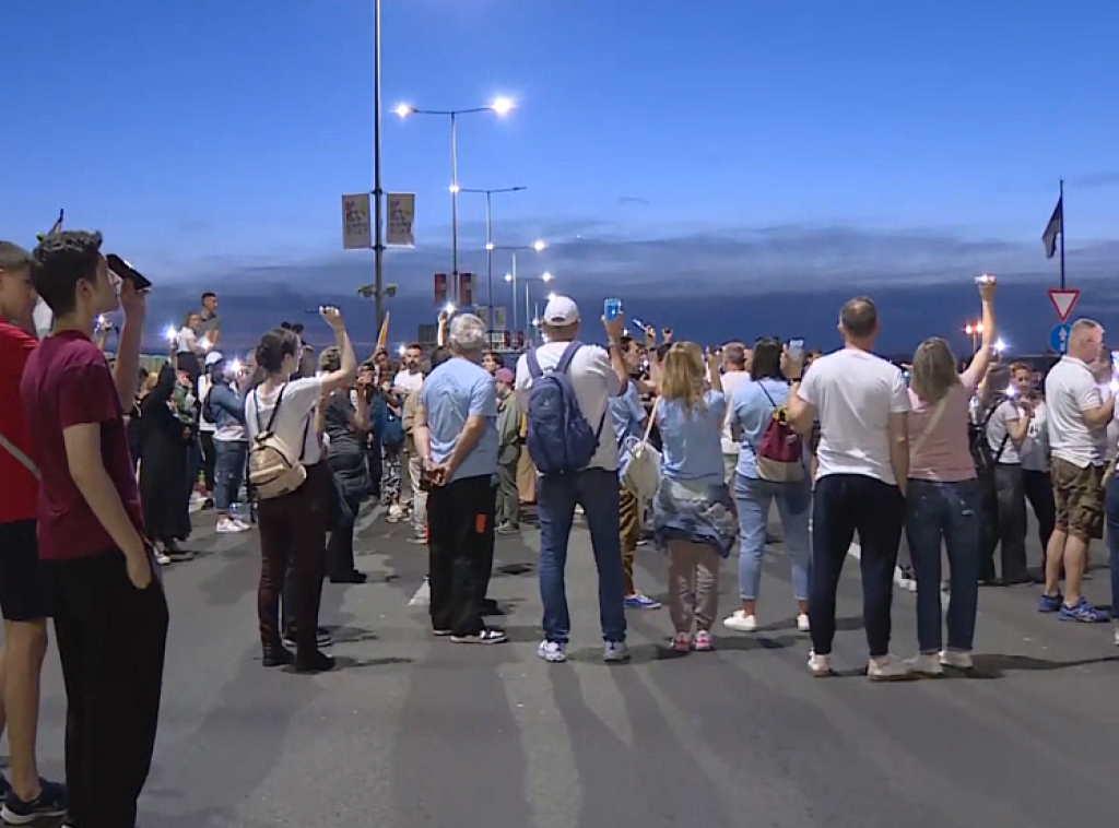 Protesti grupa studenata u blokadi u više gradova, blokirali važne mostove i raskrsnice