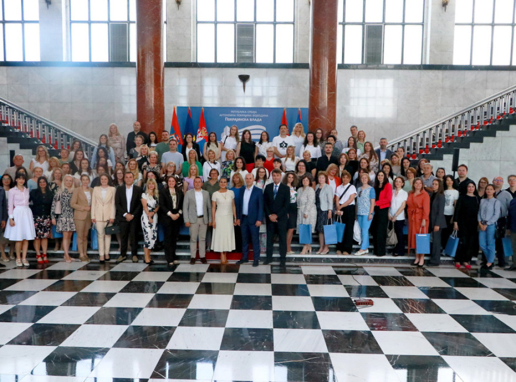 Uručene nagrade najuspešnijima u Programu "Za čistije i zelenije škole u Vojvodini"