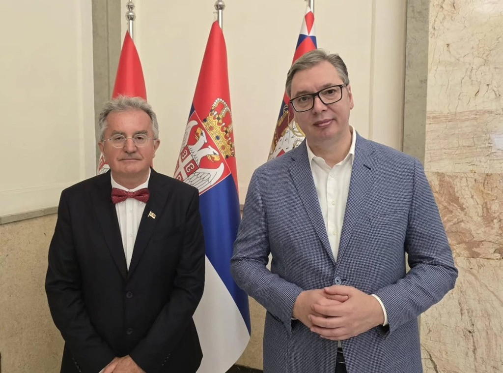 Vucic meets with Serbia's ambassador to Montenegro