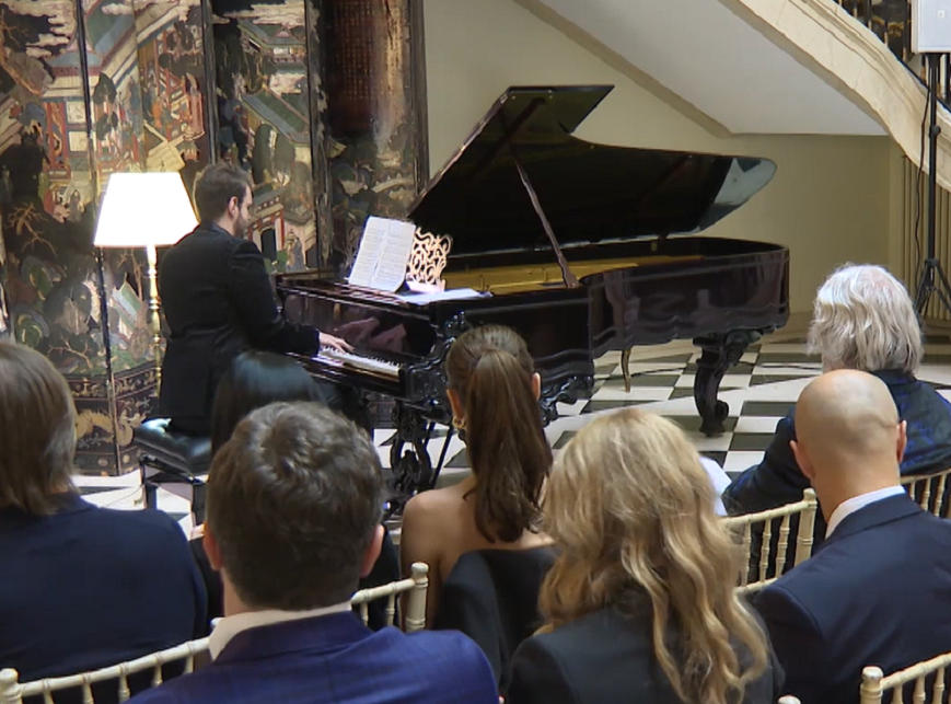 Pijanista Stefan Đoković održao humanitarni koncert u Belom dvoru