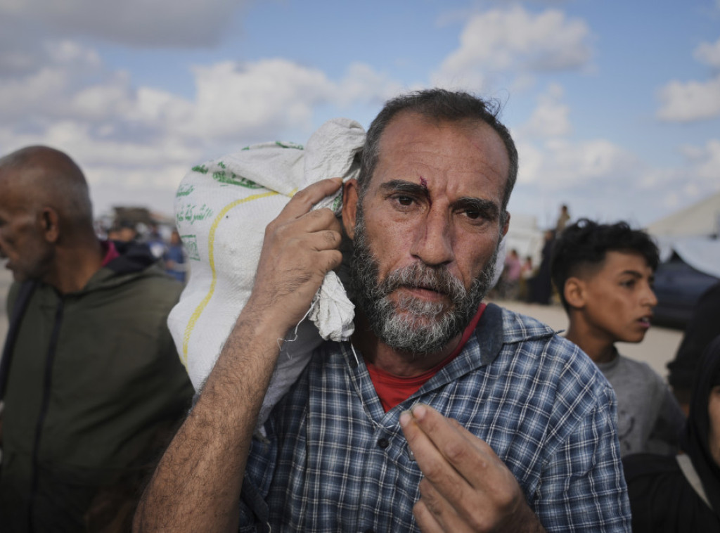 Broj poginulih u napadu na Palestince koji su čekali pomoć u Rafi povećao se na 27