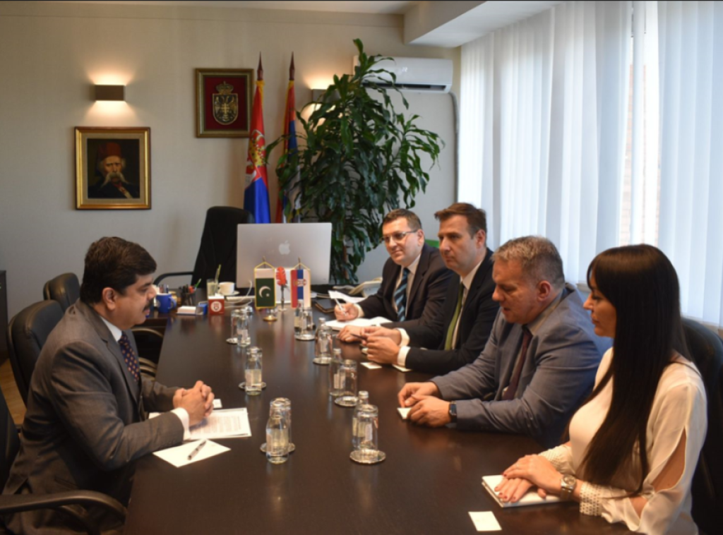 Ministar Stanković sa ambasadorom Pakistana o uspostavljanju prosvetne saradnje