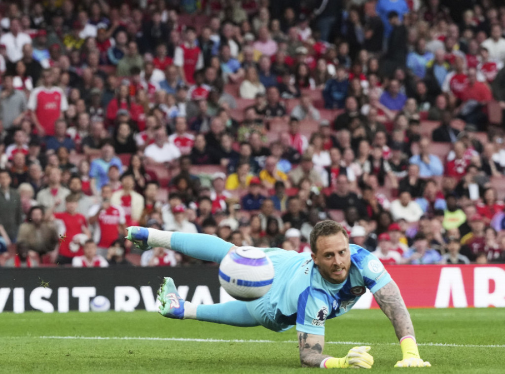 Holandski golman Mark Fleken prešao iz Brentforda u Bajer iz Leverkuzena