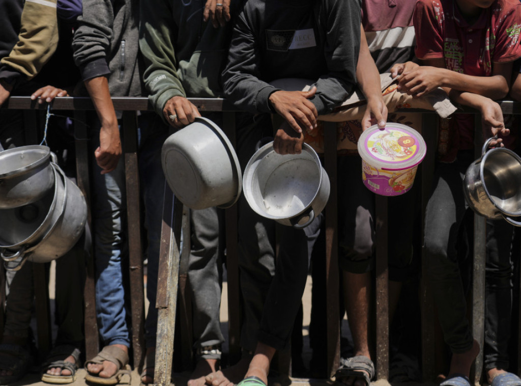 Izrael: U Gazu juče ušlo 157 kamiona humanitarne pomoći