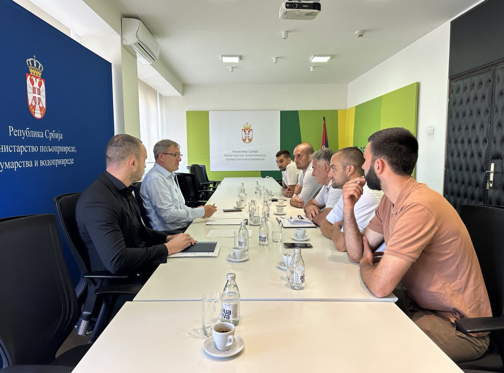 Glamočić razgovarao sa mačvanskim mlekarima o merama za poboljšanje stanja u mlekarstvu