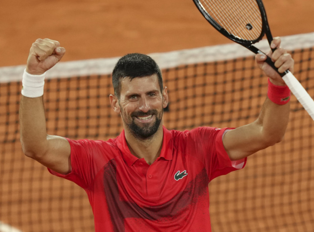 Djokovic advances to Roland Garros semi-finals