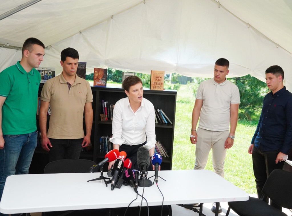 Brnabić: Nema više ni milimetra povlačenja, svi će biti privedeni i procesuirani