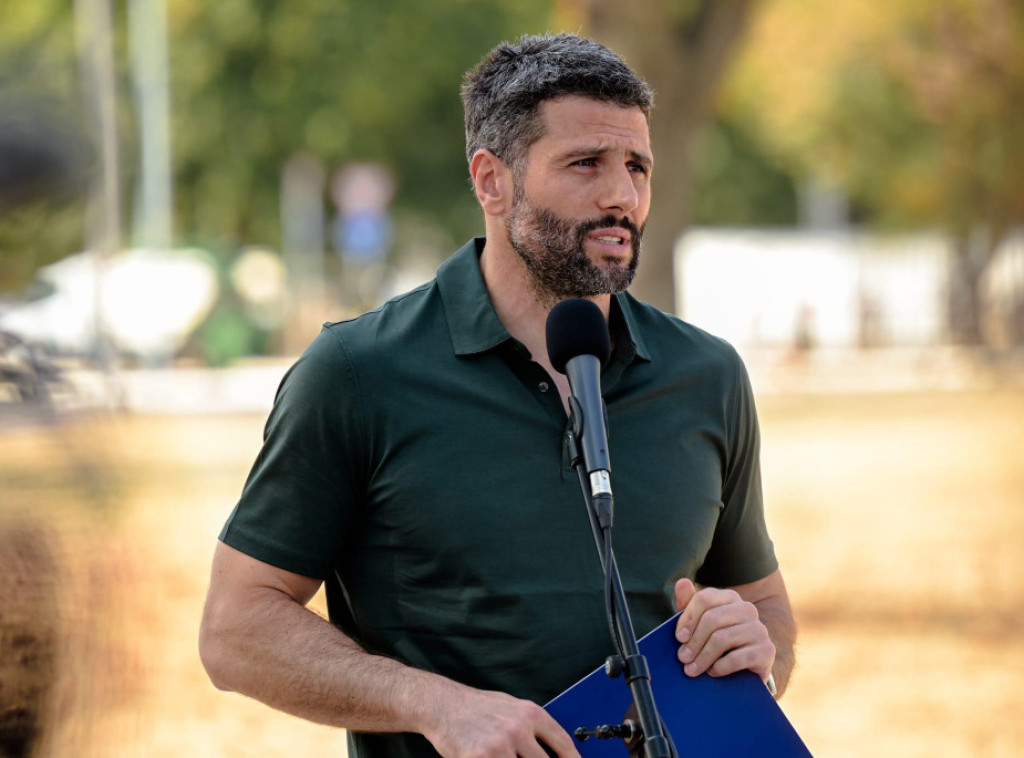 Aleksandar Šapić: U toku je postavljanje stubova sa imenima ulica na ćirilici i engleskom jeziku