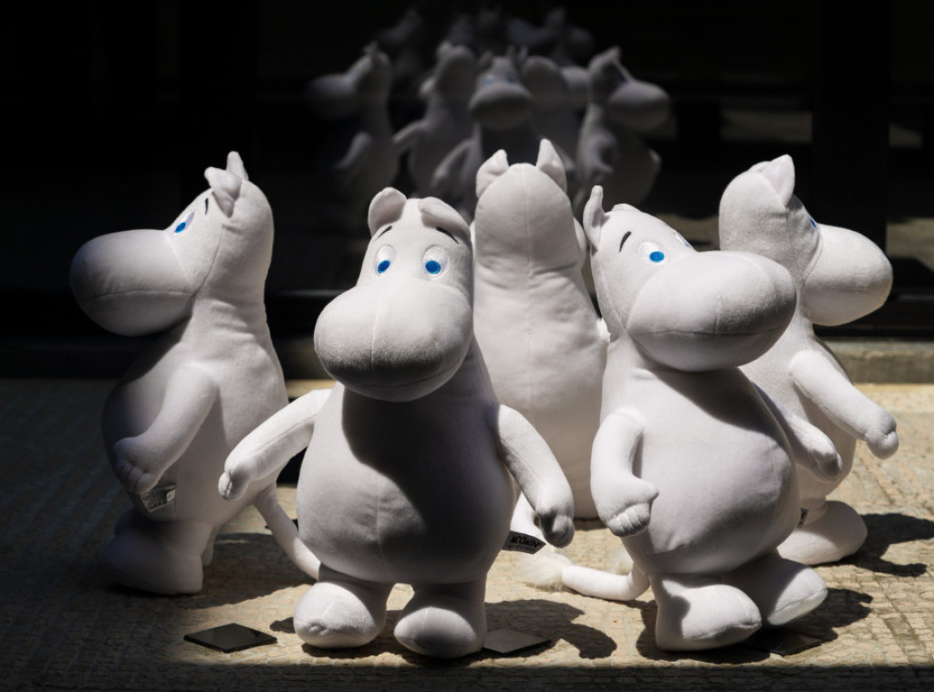 Finski ambasador Niklas Lindkvist otvorio izložbu o Muminima u Biblioteci grada Beograda