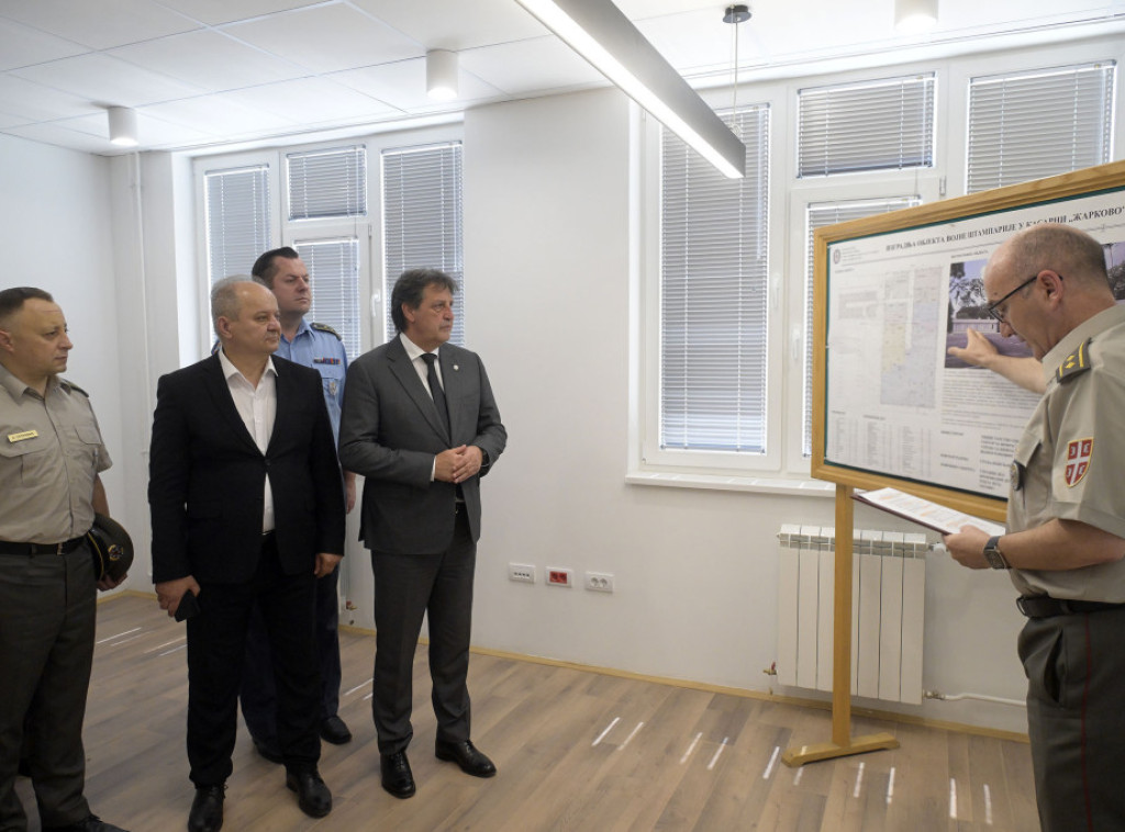 Gašić obišao novi objekat Vojne štamparije u kasarni "Žarkovo"