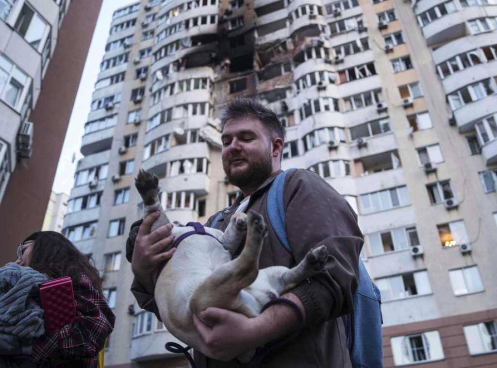 Ukrajina: Ruski napad na Luck, pogođena stambena zgrada, najmanje pet povređenih