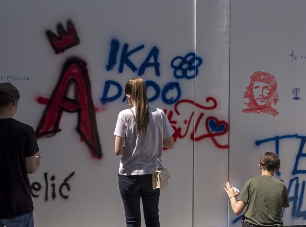 Instalacija "if walls could tell" konceptualnog umetnika Miše Kubala otvorena u Čačku