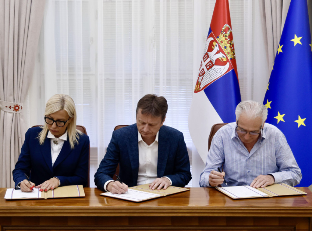 Glišić: Potpisali smo ugovore o novim investicijama u obrazovanje u Subotici i Opovu