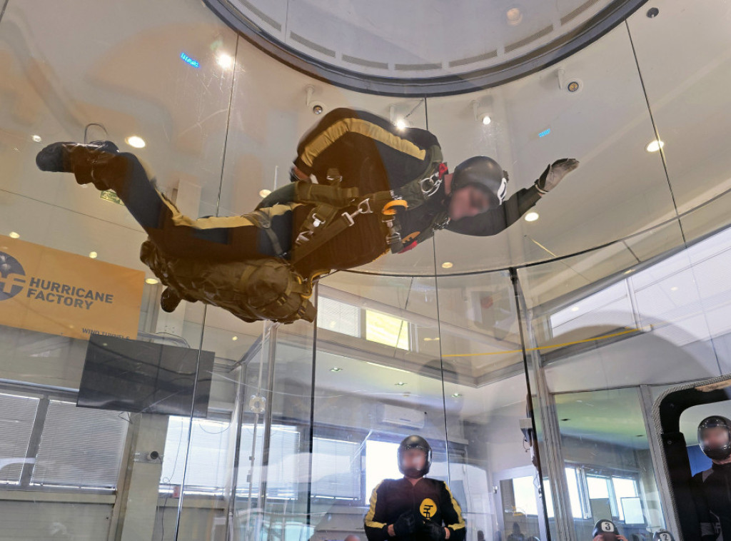 Obuka padobranaca Vojske Srbije u vazdušnom tunelu u Pragu