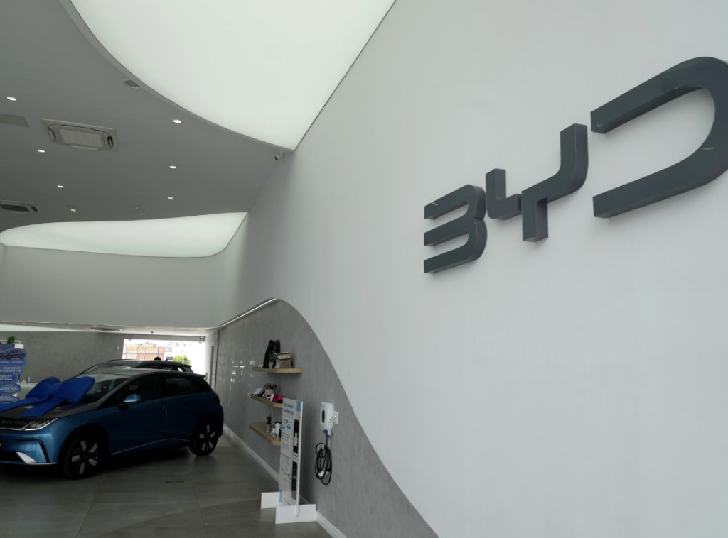 Kineski BYD ima dug koji iznosi 70 odsto njegove vrednosti, deonice pale za 12 odsto