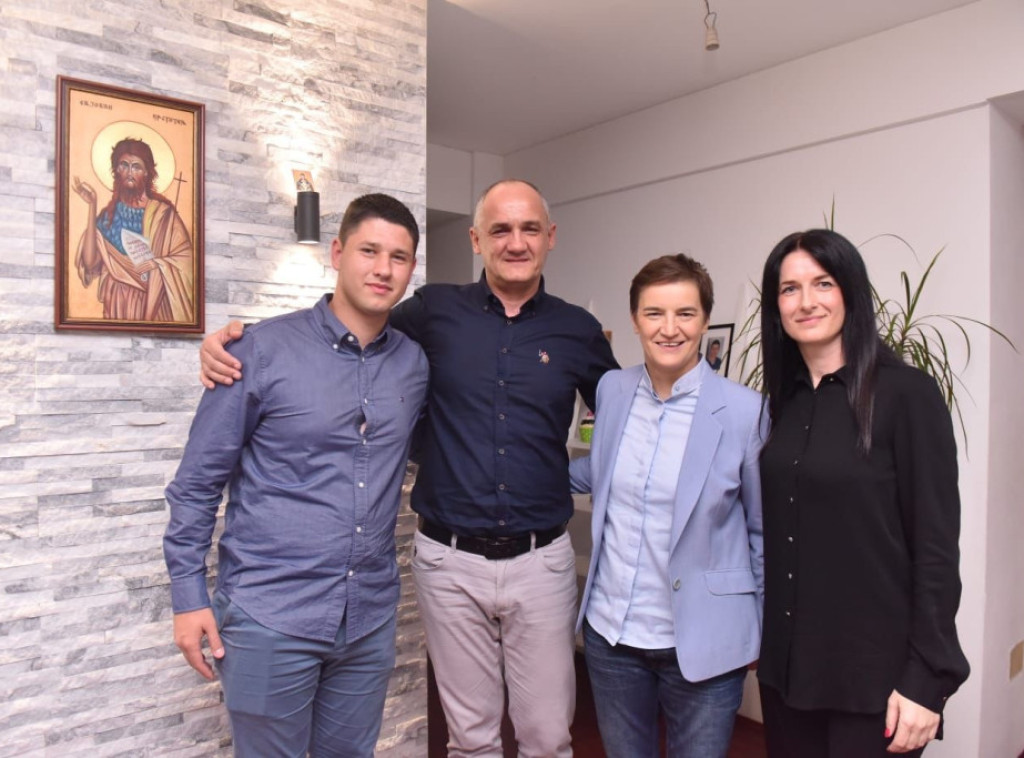 Brnabić u Doboju posetila porodicu studenta Miloša Pavlovića