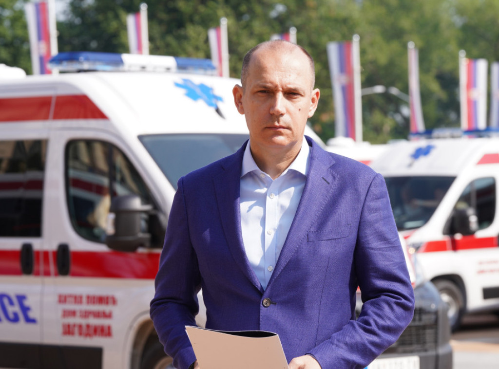 Lončar uručio ugovore o radu lekarima iz dijaspore koji se vraćaju u ustanove u Srbiji