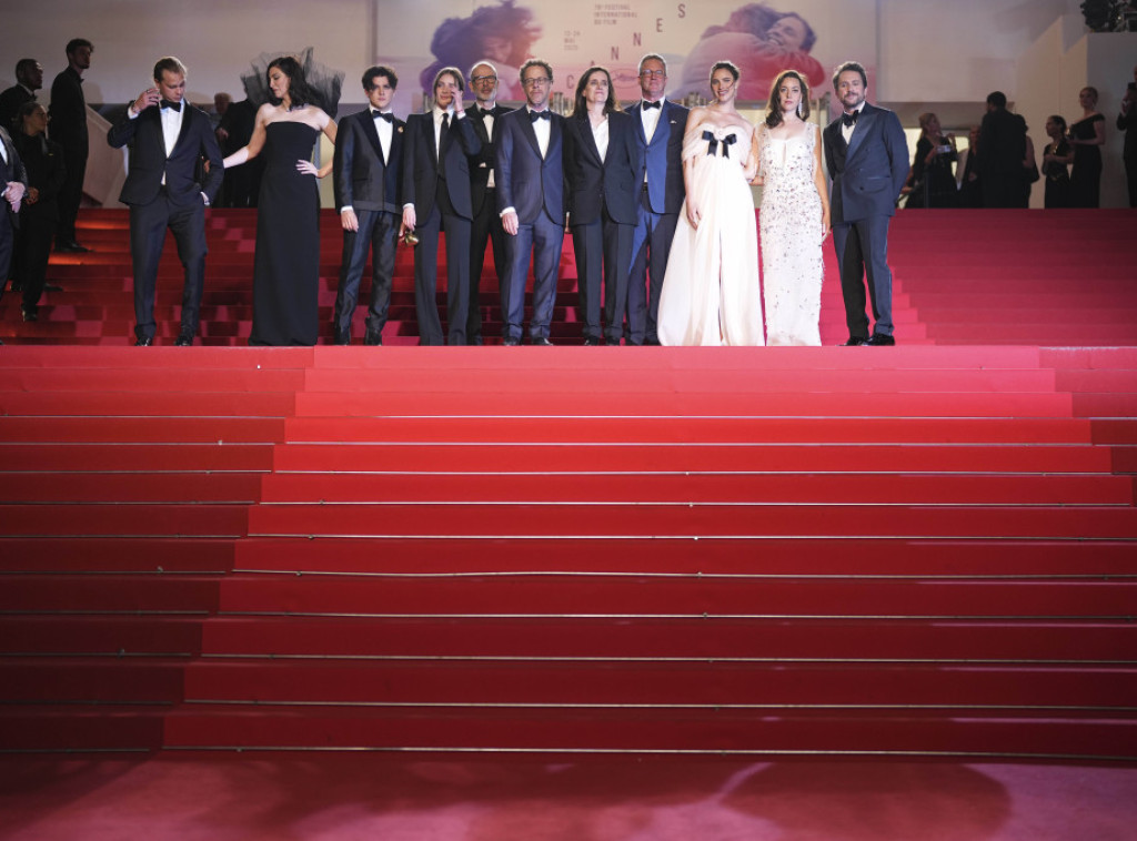 Crveni tepih sa Kanskog festivala prodaje se za jedan evro po kilogramu
