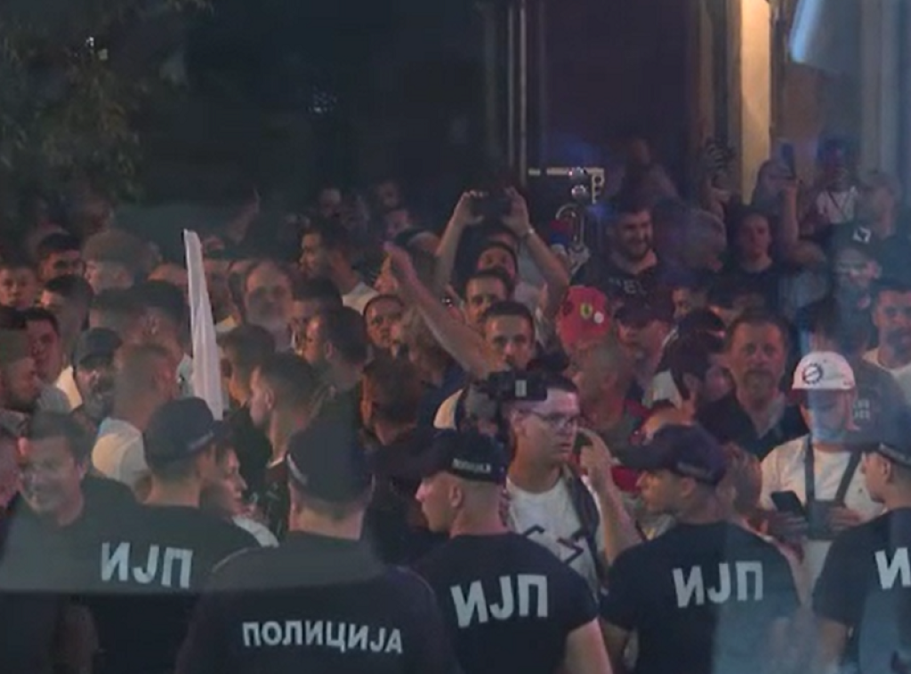 U Kosjeriću novinari pojedinih medija blokirani u zgradi opštine