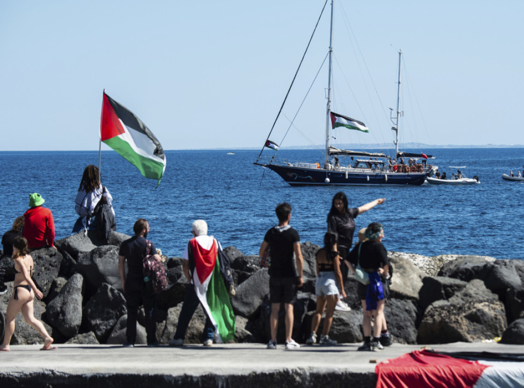Izrael uhapsio aktiviste sa jedrilice Madlin koji su hteli da isporuče pomoć Gazi