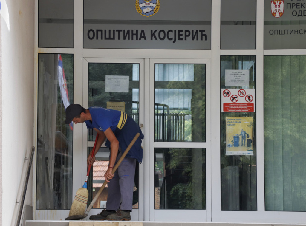 Novinari bili blokirani u zgradi Opštine Kosjerić do jedan sat posle ponoći