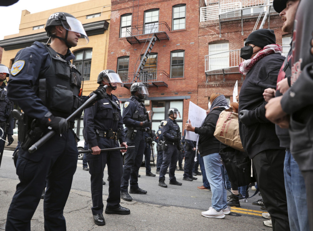 U San Francisku uhapšeno 60 osoba zbog nasilnih protesta ispred imigracione službe