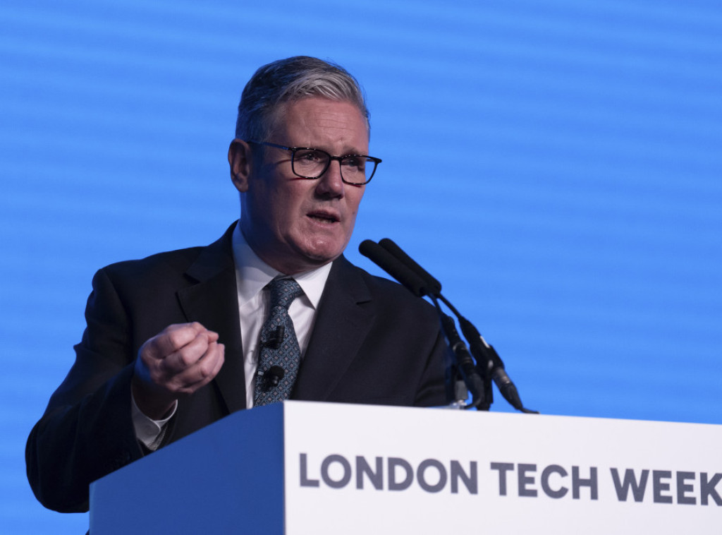 Starmer: Britanija će obučiti milione radnika da rukuju veštačkom inteligencijom