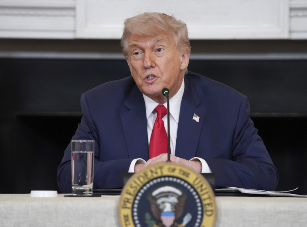 Tramp o učesnicima nereda u Los Anđelesu: Ako pljunu, udarićemo