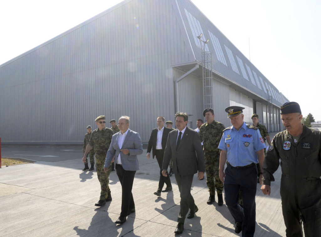Gašić: Novim hangarom na vojnom aerodromu "Morava" unapređeni kapaciteti RV i PVO