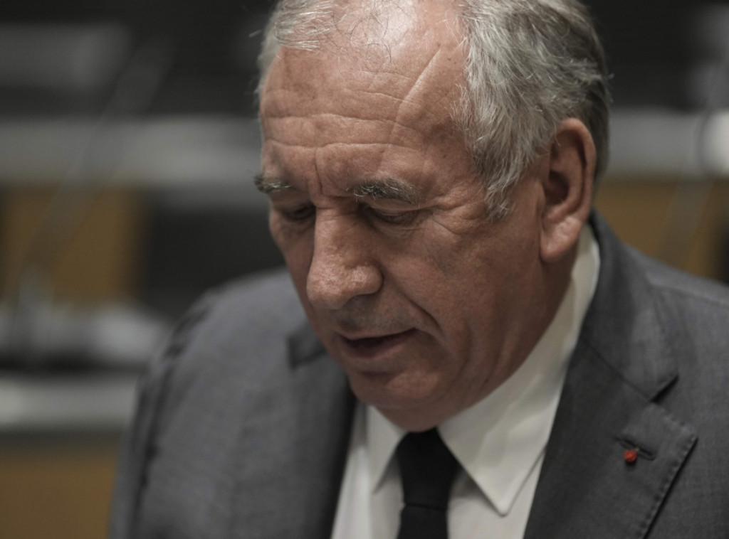 Fransoa Bajru: Francuska eksperimentalno postavlja sigurnosne kapije zbog nasilja u školama