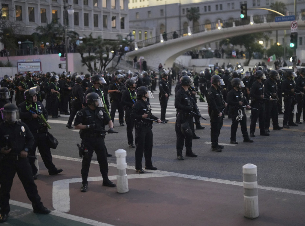 U Los Anđelesu na snazi policijski čas, usledila nova hapšenja
